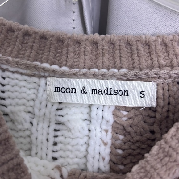 Sweater - Picture 2 of 3